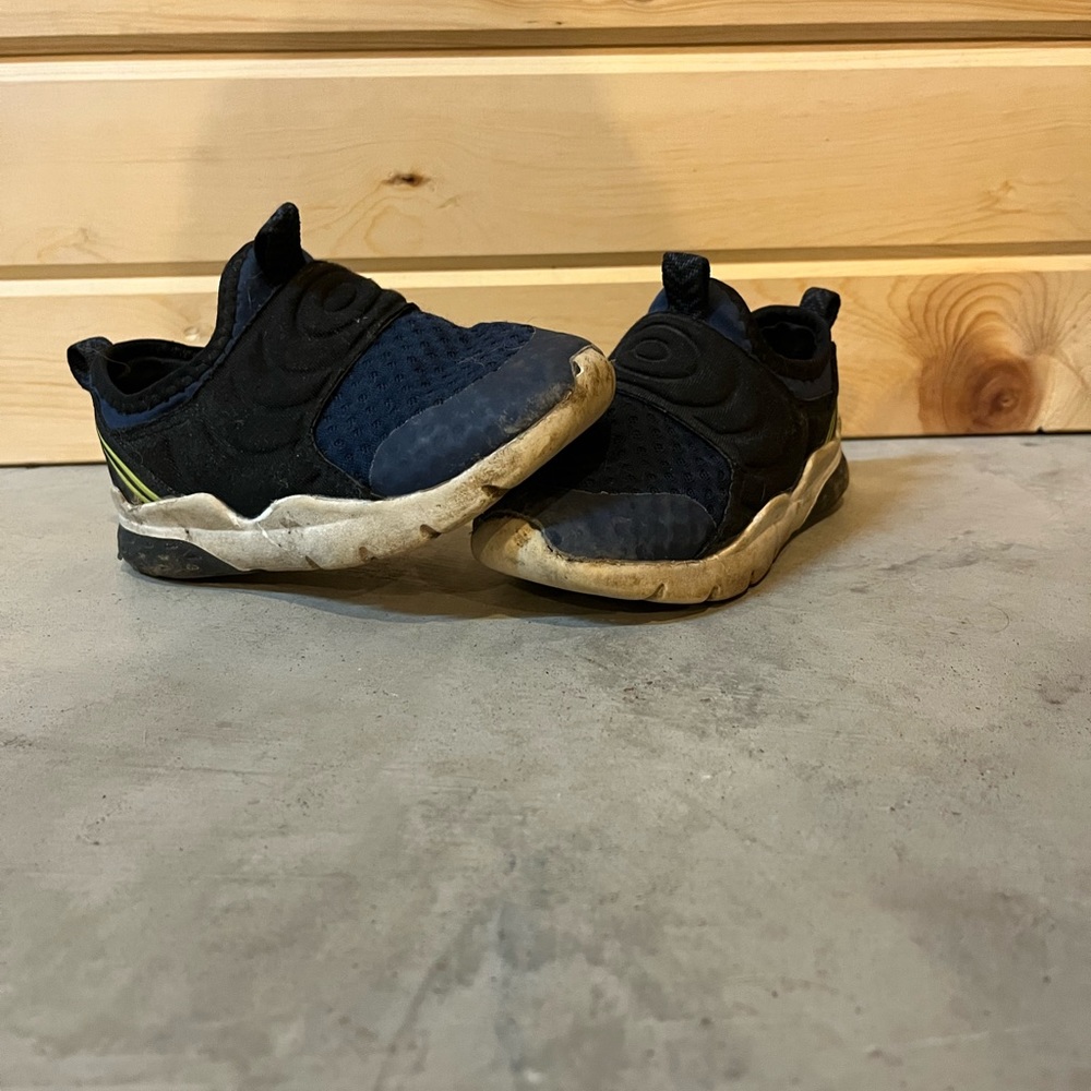 Shoes - Picture 4 of 6